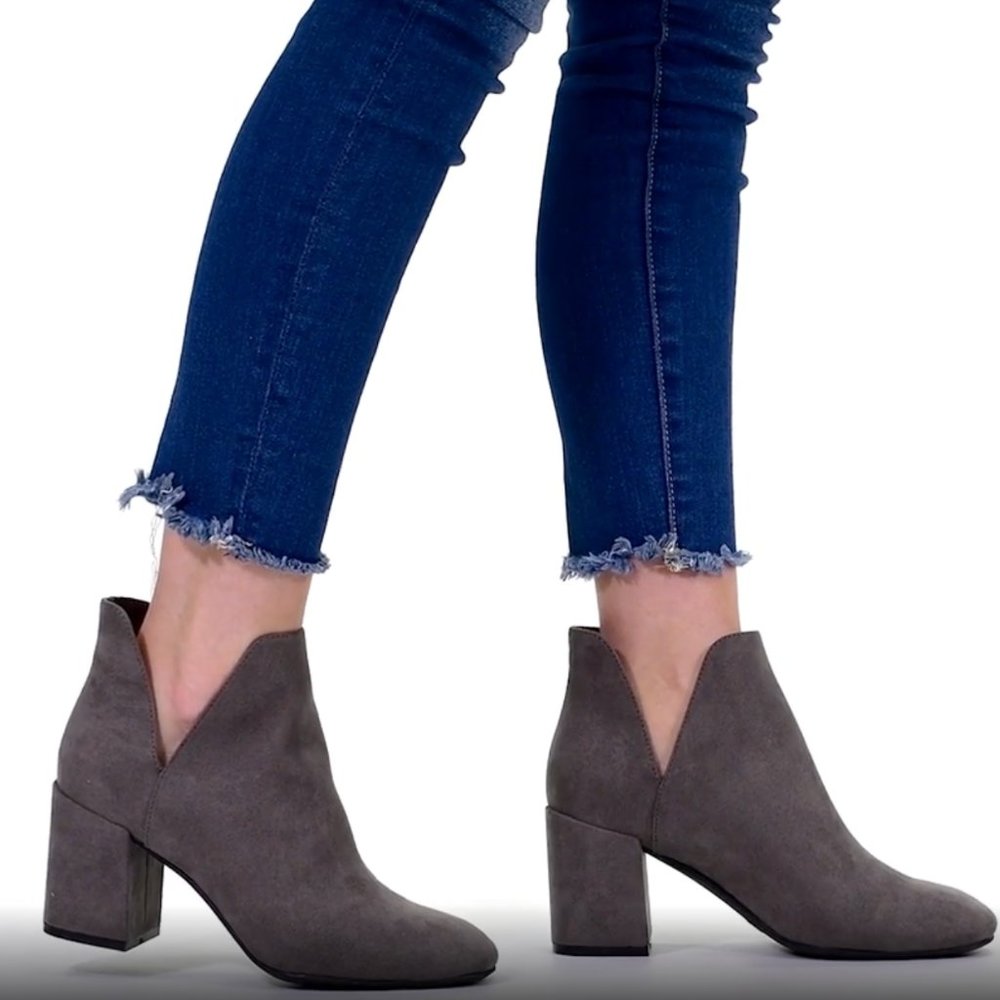 Journee Collection Gwenn Gray Bootie Size 7 
Very good condition